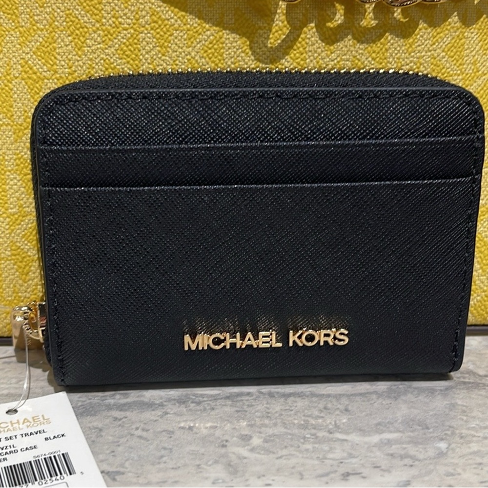 Michael Kors Jet Set Travel Md Saffiano Leather Zip Around Wallet
Card Case Coin